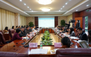 关闭市区滨水花城小区的好房子 mdash mdash ldquo在元宵节，我们必须守着门，
