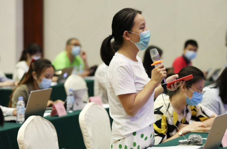 市司法局等部门在普宁商贸中心广场开展专题宣传活动